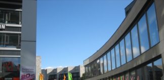 Schlechte Noten für Einkaufsstadt Mainz – Höchstens Mittelfeld bei Passantenfrequenz, Verkehrsstruktur schreckt Umland ab Das Einkaufszentrum am Brand in Mainz mit Blick aufs Rathaus - Foto: gik