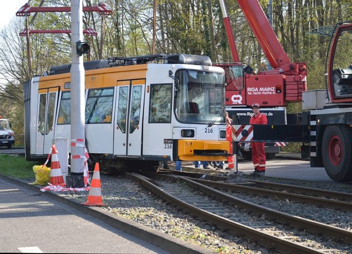 Gleisbruch am Pariser Tor sorgte für Chaos im Mainzer ÖPNV – Straßenbahnverkehr massiv gestört – Kunden klagen über mangelnde Informationen