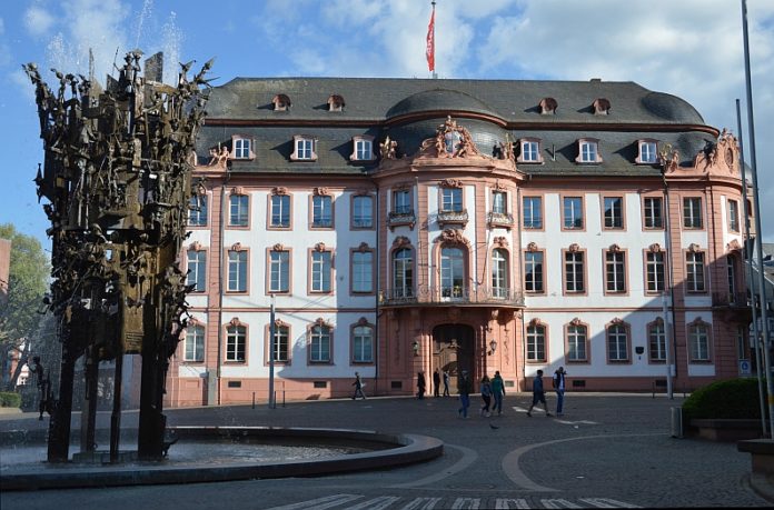 Heiraten im Osteiner Hof ab November möglich – Trauungen in edlem Flair und mit Blick auf den Fastnachtsbrunnen