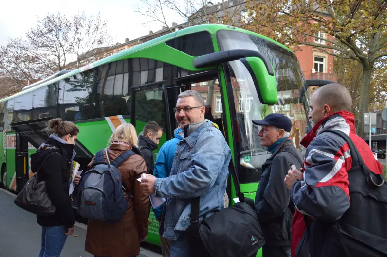 Fernbus mit Passagier Matthias Bonowsky - Foto: gik