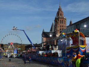 Die Übertragung des Jugendmaskenzugs durch den SWR profitierte stets von der ohnehin erfolgten Übertragung des Rosenmontagszuges. - Foto: gik