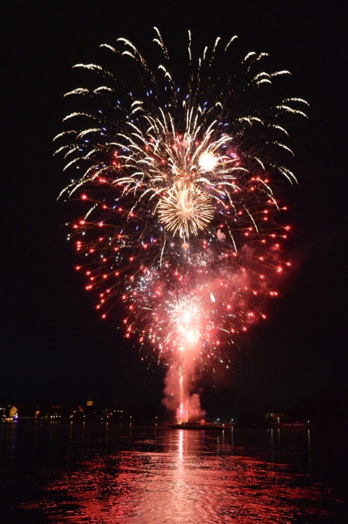 Wunderschönes Feuerwerk zum Abschluss der 49. Johannisnacht