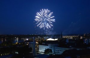 Auch in diesem Jahr wird es nichts werden mit dem großen Silvester-Feuerwerk in Mainz. - Foto: gik