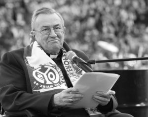 Der Anfang 2018 verstorbene Mainzer Bischof Karl Kardinal Lehmann war oft mitten unter Menschen zu finden, gerne auch mal beim Fußballclub Mainz 05. - Foto: Bistum Mainz