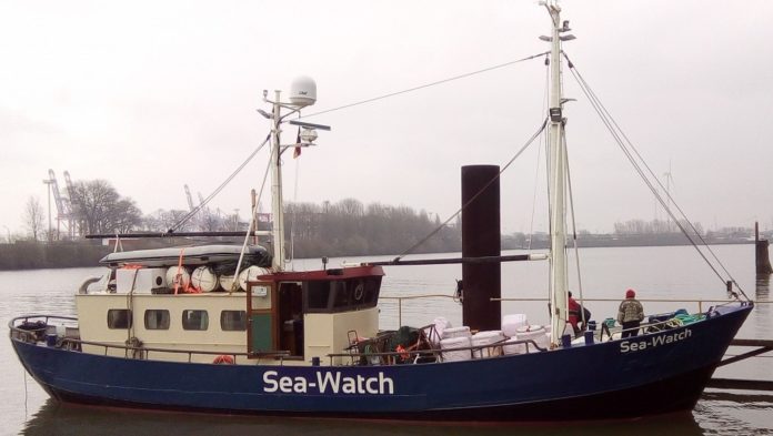 Mainzer Arzt Trabert hilft bei Flüchtlingsrettung der Sea Watch im Mittelmeer
