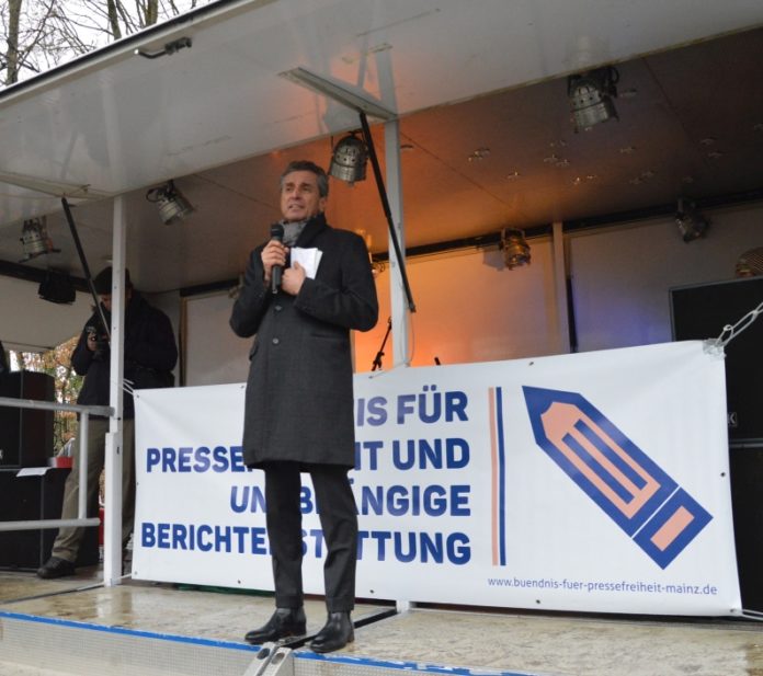 „Wehret den Anfängen“ – Eindringliches Plädoyer Friedmans für Pressefreiheit