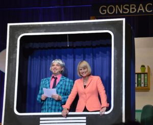 Gundula Gause als GCV Journal-Moderatorin bei den GCV-Kammerspielen 2017 mit Thomas Becker. - Foto: gik