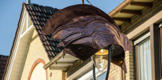 Laterne mit Schnorres und Narrenkapp‘ – GCV schenkt sich zum Jubiläum Laterne auf der Breiten Straße