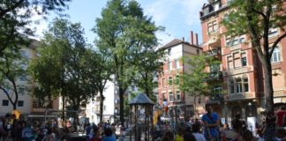 Coronakrise: Nachbarschaftshilfen boomen, Geschäfte starten Lieferdienste – Virologen warnen vor zu viel Hilfsbereitschaft