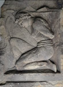 Relief eines gefangenen Germanen, gefunden im Gonsbachtal. - Foto: GDKE