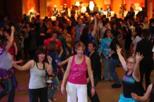 Gemeinsames Abtanzen bei den Mainzer Tanztagen. - Foto: Bernd Eßling