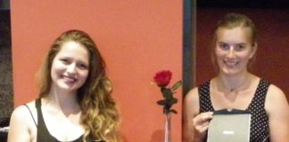 Ladies‘ Night bei Mainz&: Rosen für CineLady – Besucherin gewinnt wertvolles Collier