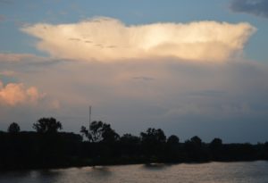 Gewitterwolken über Mainz-Kastel im Jahr 2023. - Foto: gik