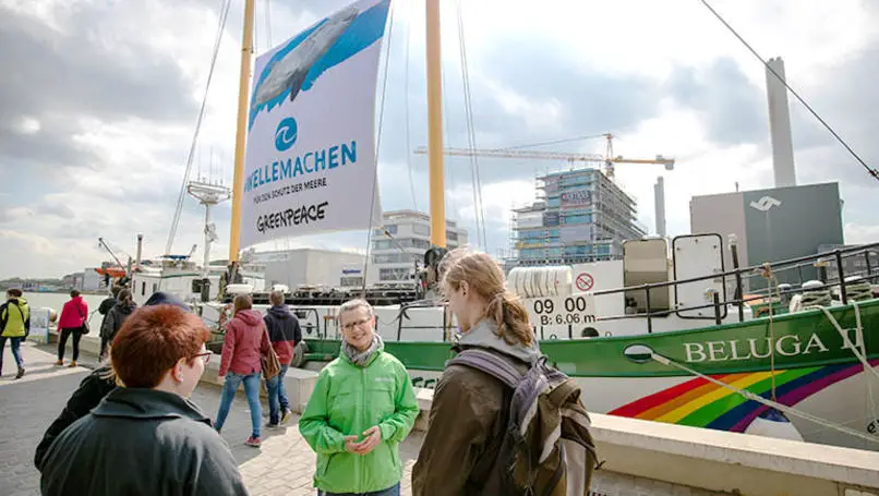 Greenpeace Schiff Beluga II Welle machen - Foto Greenpeace