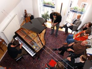 Hauskonzert bei 3x klingeln - auch das gibt es an dem Kunst-Wochenende. - Foto: 3x klingeln