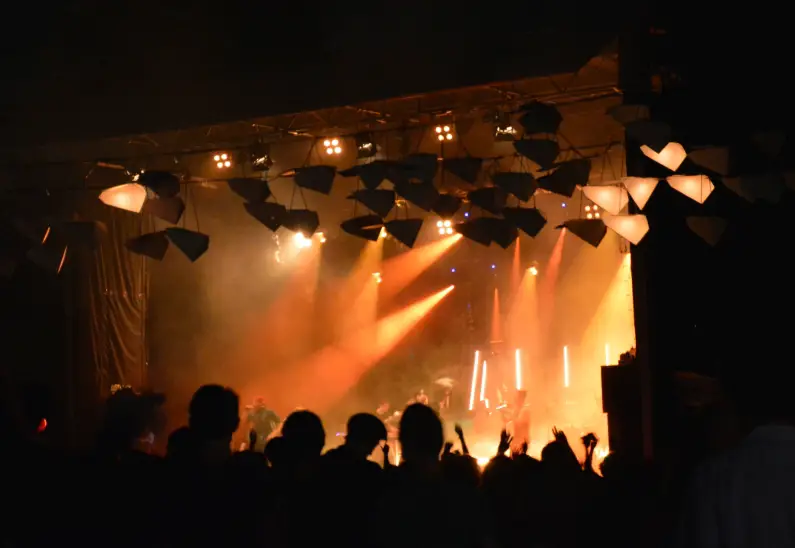 Feiern mit Irie Revolte auf der Hauptbühne des Open Ohr 2014 - Foto: gik