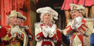 Rote Röcke, Pferde und eine schneeweiße Uniform – Jeanette von Opel ist Kommandeurin der Mainzer Prinzengarde