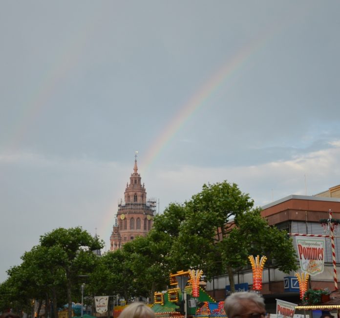 Wetter-Bilanz 2016: Turbulent, viel zu nass, knackige Hitze im Herbst und Industrieschnee im Winter