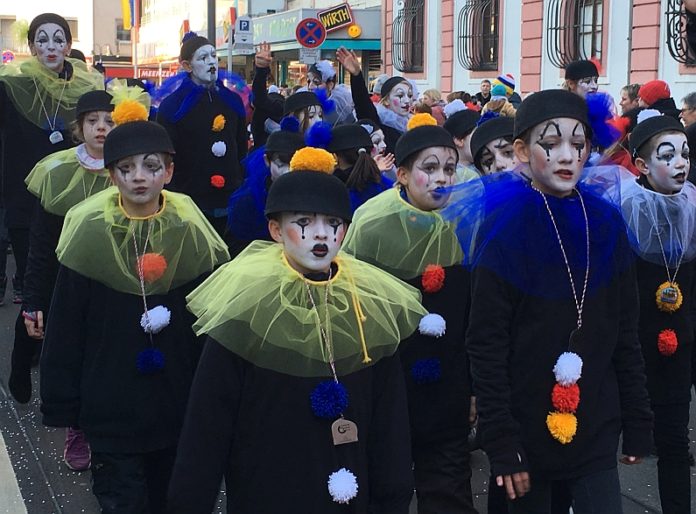 20.000 Zuschauer feiern Römer, Franzosen und Germanen – 62. Mainzer Jugendmaskenzug 2019 bei Traumwetter – 32 Preise vergeben