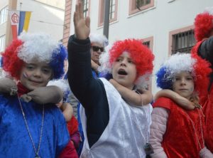 Bis heute spielen die Franzosen in der Mainzer Geschichte eine große Rolle - heute allerdings positiv, wie hier im Mainzer Jugendmaskenzug. - Foto: gik