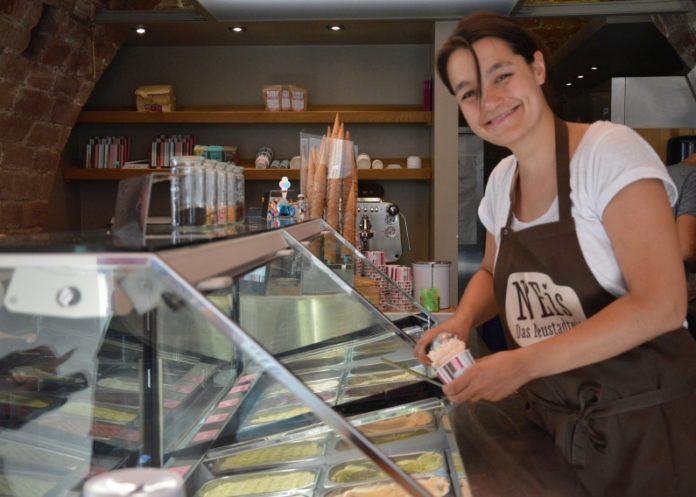 N’Eis weiter beliebteste Eisdiele der Region – Anke Carduck und Julia von Dreusche leiten die Kult-Eisdiele in der Mainzer Neustadt