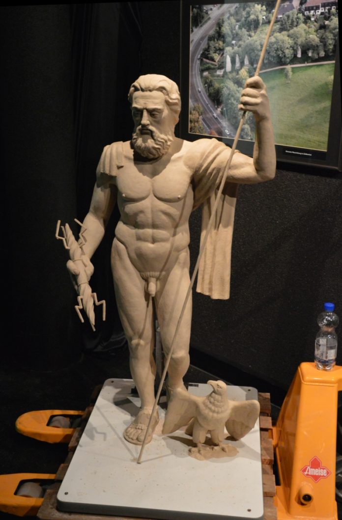 Kleines Jupiter-Modell soll Geldgeber für Sanierung der Jupitersäule locken