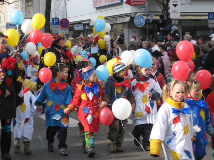 Schulbroschüre gibt Überblick über Schulen in Mainz
