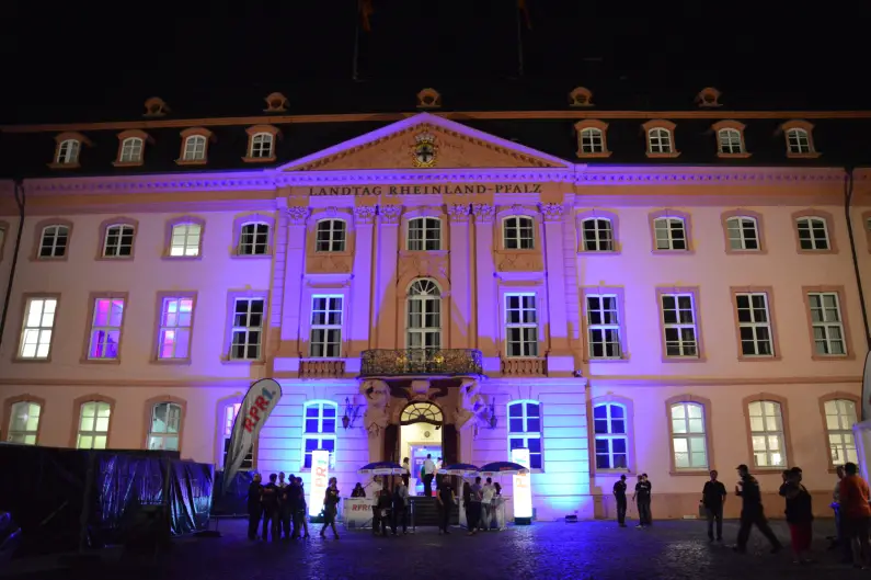 Landtag RLP bei Nacht beim RLP Open Air