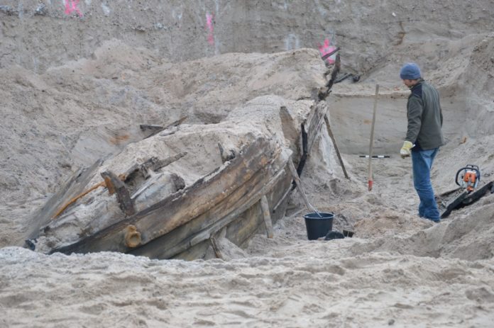 Lastkahn aus der Barockzeit im Mainzer Zollhafen gefunden