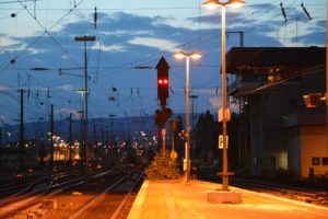 2013 hängte die Deutsche Bahn Mainz schon einmal vom Zugverkehr komplett ab - damals gab es Probleme mit dem Personal im Stellwerk Mainz. - Foto: gik