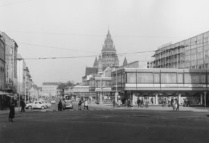 Blick vom Schillerplatz in die Ludwigsstraße im März 1965. - Foto: Hans Armster