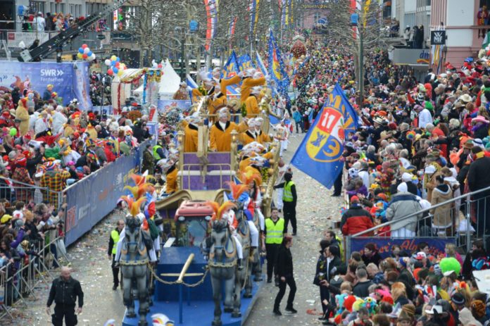 So wird der Rosenmontagszug in Mainz 2023: Garden, Guggemusik und große Weltpolitik – 137 Zugnummern, 9200 Teilnehmer