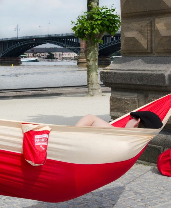 CineLady am 27. Juli mit „Maggies Plan“ und dem Hängematten-Weltrekord von La Siesta