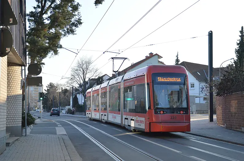 Mainzelbahn in Bretzenheim rot