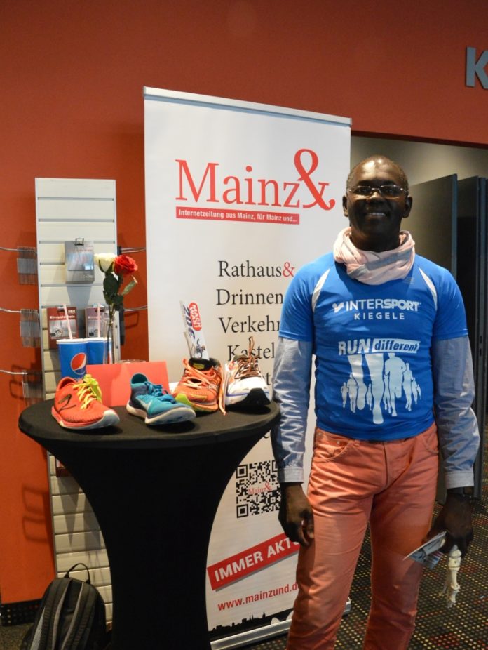„Jeder kann Laufen“ – Lauftrainer Mamadou von Kiegele Intersport bei der CineLady