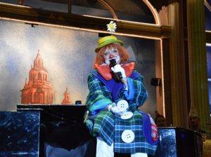 Margit Sponheimer als trauriger Clown im Jahr 2017 bei der GCV-Jubiläumssitzung - das Lied schrieb Joe Ludwig für sie. - Foto: gik