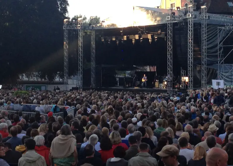 Mark Knopfler auf der Bühne in Schloss Salem Bodensee