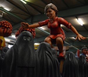 Die "Handschlag"-Debatte, ausgelöst von der CDU-Politikerin Julia Klöckner, führte 2016 sogar zu einem Motivwagen in der Mainzer Fastnacht - mit tief verschleierten Frauen unter der Burka. - Foto: gik