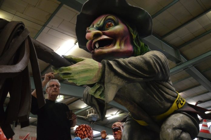 Pegida-Hexe, Burka-Mäuse und ein Narrenhund an der Schiersteiner Brücke – Super Motivwagen 2016