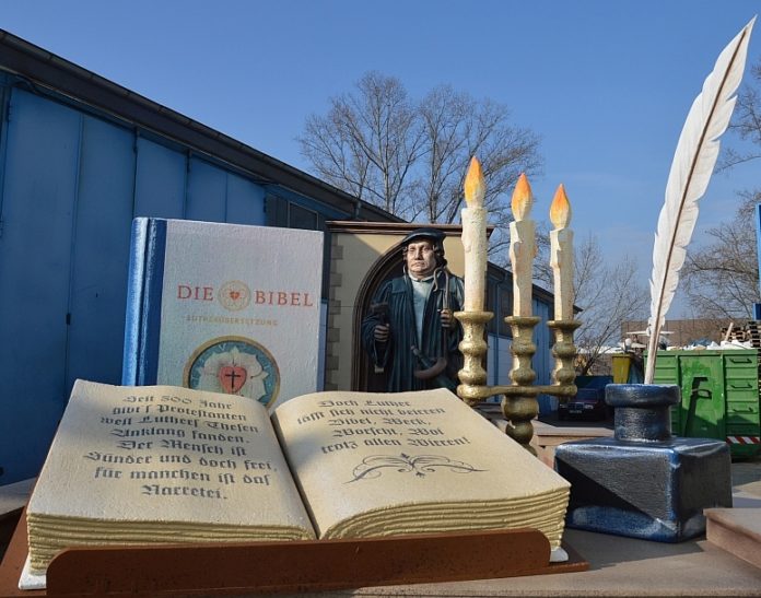 Reformationstag 31. Oktober: Große Luthertafel in Mainz mit Essen, Luther-Bier, Tischreden, Thesentür – Bilanz Reformationsjahr