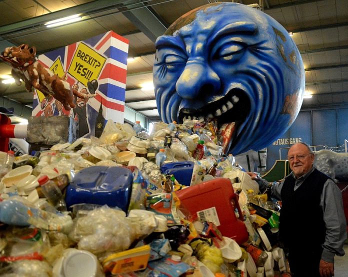 Die Welt voll Müll, die Rindviecher groß, der Stau so tödlich, der Flieger als Nachtschreck – Grandiose Motivwagen 2019