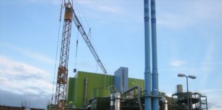 Großbrand auf der Ingelheimer Aue bei Mainz: Brand im Müllheizkraftwerk – Feuerwehr warnt vor Gestank und Rauch