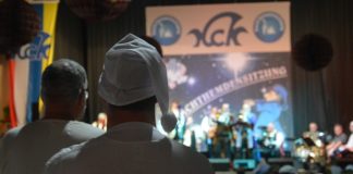 Keine Chance für Schlafmützen: Nachthemdensitzung des KCK servierte einen putzmunteren Nachttrunk voller Narretei – Gerich neuer „Nachthemdenbruder zu Arm und Leuchter“