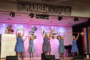 Es darf wieder live gejubelt werden: Die B'Town Sisters bei der Narrenschau des GCV. - Foto: gik