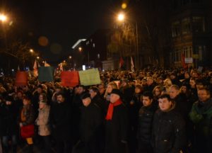 No Pegida Wiesbaden - Menge auf der Bahnhostraße