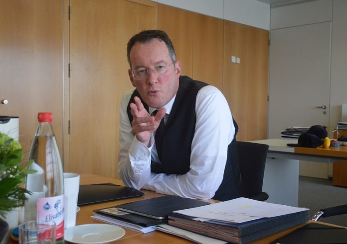 Mainz&-Interview: „Die Entscheidungen im Zollhafen würden wir heute anders treffen“ – OB Ebling über bezahlbares Wohnen, neue Stadtteile und mehr Grün in der Stadt