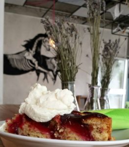 Omas Pflaumenkuchen - es geht um die Geschichte einer Mainzer Konditorei. - Foto: Wildes Leben