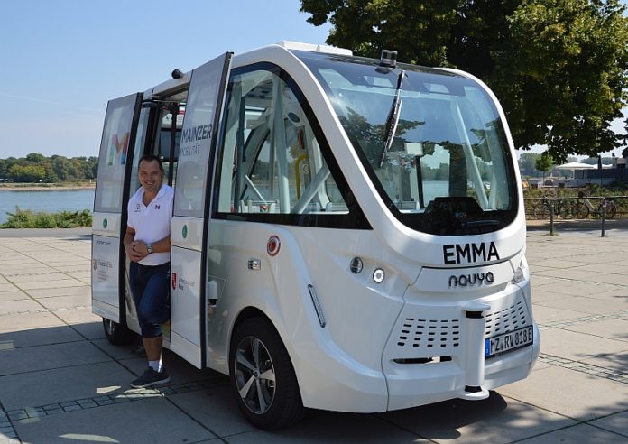Großes Interesse an EMMA – Autonom fahrender E-Bus rollt noch diese Woche durch den Mainzer Winterhafen – Projekt sammelt Daten für autonomen ÖPNV