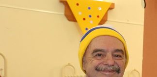 Plaketten Klaus ist tot – Meenzer Fastnachtsoriginal stirbt mit 72 Jahren – Klaus verkaufte 54 Jahre lang Zugplakettcher