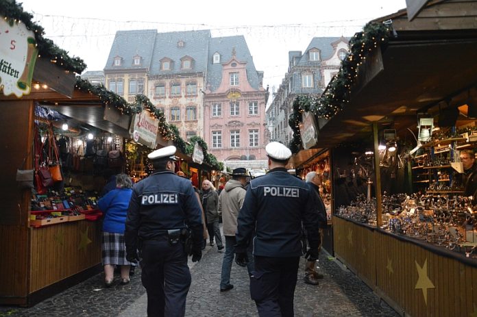 Aggressives Betteln, falsche Geldsammler: Mainzer Polizei warnt vor Betrügern auf dem Weihnachtsmarkt